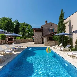 Villa Luan, Poreč